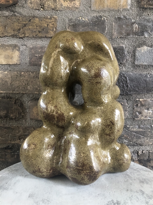 Keramik skulptur af Pernille Calundan